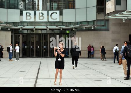 London, Großbritannien. 11. Juli 2023. BBC-Hauptquartier, da Anschuldigungen gegen einen unbekannten Referenten erhoben werden. Broadcasting House ist das Hauptquartier der BBC in Portland Place und Langham Place, London. Kredit: JOHNNY ARMSTEAD/Alamy Live News Stockfoto