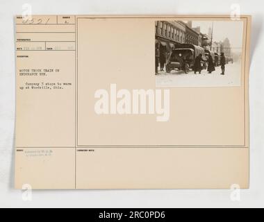 LKW-Zug auf einer Ausdauerfahrt in Woodville, Ohio während des 1. Weltkriegs Kompanie 3 macht einen Boxenstopp zum Aufwärmen. Foto aufgenommen am 18. Februar 1918. Bildunterschrift von Fotos amerikanischer Militäraktivitäten während des Ersten Weltkriegs, Referenznummer 111-SC-4521. Stockfoto