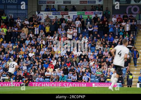 Chesterfield, Großbritannien. 11. Juli 2023. Fans von Sheffield Wednesday während des Chesterfield vs Sheffield Wednesday Drew Talbot Testimonial Match im SMH Group Stadium, Chesterfield, Großbritannien, am 11. Juli 2023 Credit: Every Second Media/Alamy Live News Stockfoto