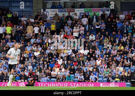 Chesterfield, Großbritannien. 11. Juli 2023. Fans von Sheffield Wednesday während des Chesterfield vs Sheffield Wednesday Drew Talbot Testimonial Match im SMH Group Stadium, Chesterfield, Großbritannien, am 11. Juli 2023 Credit: Every Second Media/Alamy Live News Stockfoto