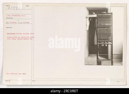 CPL. Steiniger, S.C., ein Fotograf, machte dieses Foto am 13. Februar 1919. Das Bild zeigt ein Relaisgestell im Operationssaal des Ordinance Building in Philadelphia, Pennsylvania. Dieses Telefonsystem war Teil der Infrastruktur, die das östliche Ministerium im Ersten Weltkrieg benutzte Das Foto ist als „US-BEAMTER“ gekennzeichnet und nur für den offiziellen Gebrauch klassifiziert. Stockfoto