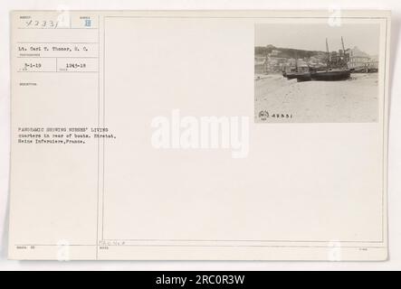 LT. Carl T. Thonor, S.C., Fotograf, macht einen Panoramablick auf die Wohnräume der Krankenschwestern hinter den Booten in Etretat, seine Inferuiere, Frankreich. Dieses Foto mit der Nummer B 1243-18 wurde am 1. März 1919 aufgenommen. Bildunterschrift: 42331. Stockfoto