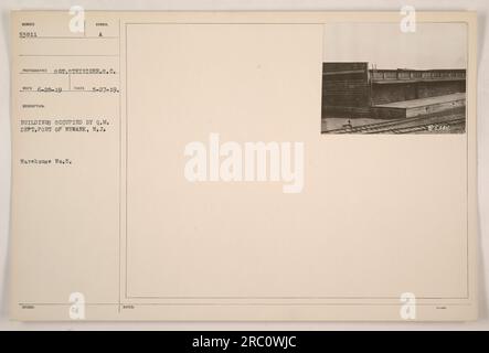 Lagerhaus Nr. 5 im Hafen von Newark, New Jersey, war vom Q.M. besetzt (Quartermaster) Abteilung im Ersten Weltkrieg. Das von Sergeant Steiniger am 28. Juni 1919 fotografierte Gebäude diente als Lager für militärische Vorräte. Das Bild wurde am 27. Mai 1919 aufgenommen, und die entsprechenden Notizen sind mit 753511 gekennzeichnet. Stockfoto