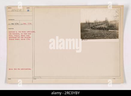 Battery E, 5. Feldartillerie der 1. Division des amerikanischen Militärs, ist auf der Straße nahe Toul, Frankreich, zu sehen. Sie bereiten sich auf die Abreise an die britische und französische Front vor. Dieses Foto wurde am 9. Mai 1918 aufgenommen, und in dem Vermerk steht, dass es nicht veröffentlicht werden soll. Stockfoto