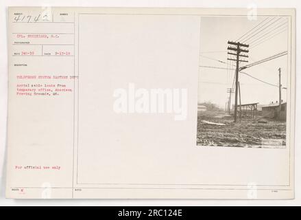 Bildunterschrift: Das Bild zeigt CPL. Steiniger, ein S.C.-Fotograf, fotografiert das Telefonsystem des östlichen Departements am Aberdeen-Testgelände in Maryland. Das Antennenkabel führt von einem temporären Büro aus. Das Bild wurde am 13. Februar 1919 aufgenommen und ist Teil der Fotografien der amerikanischen Militäraktivitäten während des 1. Weltkriegs. Stockfoto