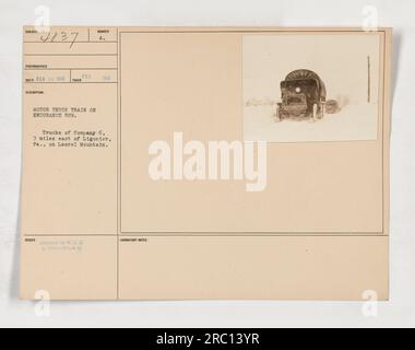 Ein Lkw-Zug der Kompanie 6 befindet sich 7 km östlich von Ligonier, Pennsylvania, am Laurel Mountain. Das Foto wurde am 18. Februar 1918 aufgenommen und 1918 vom Kriegsministerium an die Fotoabteilung herausgegeben. Es werden keine zusätzlichen Laborhinweise bereitgestellt. Stockfoto
