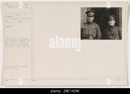 Pvt. D. W. Kelly, ein Militärfotograf, machte dieses Foto am Ford Junction Aerodrome in Sussex, England. Die Abbildung zeigt 1. Lieut. F. T. Balkeman, ein Offizier in der A.S., und 2. Lieut. G. C. Sleeper, der Kavallerieadjutant. Das Foto ist eingegangen und wurde am 25. Oktober 1918 aufgenommen, das genaue Datum ist jedoch unbekannt. Stockfoto