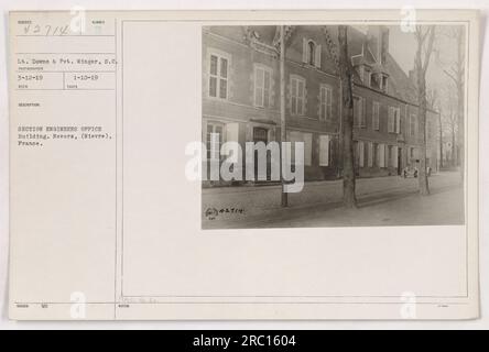 Lieutenant Downs und Gefreiter Winger fotografierten in Nevers, Frankreich, während des Ersten Weltkriegs im Sektionsingenieurbürogebäude Das Foto wurde am 12. März 1919 aufgenommen, und die Beschreibung besagt, dass das Foto am 10. Januar 1919 ausgestellt und nummeriert wurde. Stockfoto