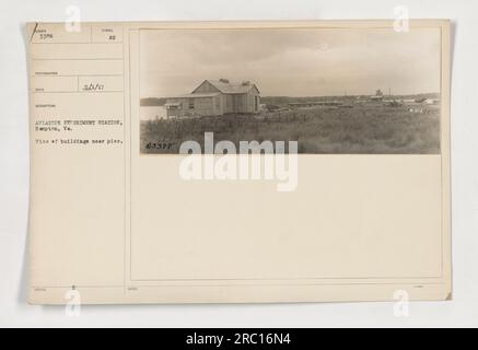 Gebäude in der Nähe des Pier an der AU Aviation Experiment Station in Hampton, Virginia. Foto aufgenommen am 1. September 1917. Bildunterschrift: 111-SC-3388 - Blick auf die Gebäude in der Nähe des Piers an der AU Aviation Experiment Station in Hampton, Virginia. Stockfoto