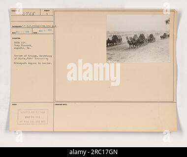 Rückblick auf die Truppen in Camp Hancock, Augusta, Georgia im Ersten Weltkrieg. Außenminister Rob. Lansing, man sieht, wie er die Truppen inspiziert. Während der Überprüfung sind auch Transportwagen anwesend. Dieses Foto wurde von LT. H.P. gemacht Kingsmore vom Signal Reserve Corps im März 1918. Stockfoto