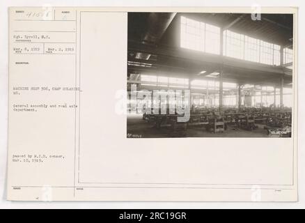 Soldaten, die am 2. März 1919 in der Maschinenwerkstatt 306 in Camp Holabird, Maryland, arbeiten. Das Foto zeigt die allgemeine Montage und die reale Achsenabteilung. Herausgegeben von der US Military Information Division und genehmigt vom Zensor am 10. März 1919. Ein Foto von Sergeant Tyrell. Stockfoto