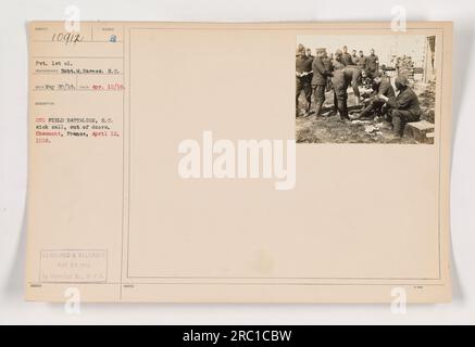 Feldbataillon, S.C. Soldaten, die ein Feldtelefon benutzen und zentral in der Nähe von Chaumont, Frankreich. Das Foto wurde von Robt gemacht. M. Barnes am 12. April 1918. Die Soldaten waren Teil des 8. 2. Feldbataillons, S.C. Das Bild wurde zensiert und am 23. Mai 1918 vom Historischen Br., W.P.D. veröffentlicht Stockfoto