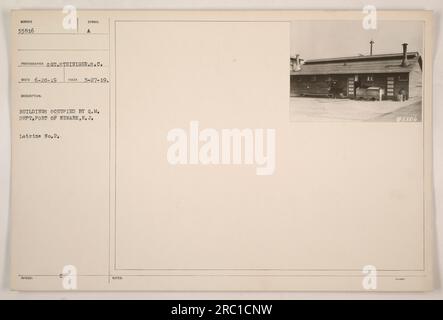 Ein Foto der Gebäude, die von der Q.M. belegt wurden Abteilung im Hafen von Newark, New Jersey. Das Bild zeigt Latrin Nr. 2. Das Foto wurde von dem Fotografen O.T. aufgenommen Steiniger am 27. Mai 1919 und erhielt die Bezugsnummer 053816. Stockfoto