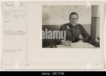 Gefreiter D. W. Kelly vom Signal Corps wurde am 24. Oktober 1918 auf dem Ford Junction Aerodrome in Sussex, England, fotografiert. Das Foto wurde von 18. Lieutenant F. T. Blakeman, dem Kommandeur des Postens, aufgenommen. Es wurde nach Genehmigung durch den A.E.F.-Zensor ausgestellt, obwohl das genaue Datum der Genehmigung unbekannt ist. Stockfoto