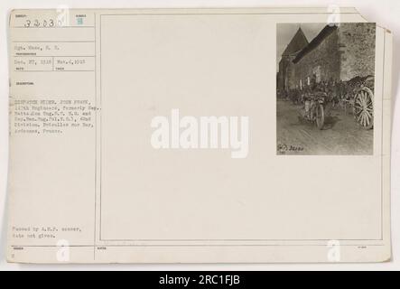 „Sgt. Mace, ein Dispatch Rider für die 117. Engineers, ist hier in Brieulles sur Bar, Ardennen, Frankreich, abgebildet. Sgt. Mace diente sowohl im September Batta Mon eng. S.C. N. G. und Sept. Ban. Oberst M. G. von der 42. Division im Ersten Weltkrieg. Foto aufgenommen am 4. November 1918. Stockfoto