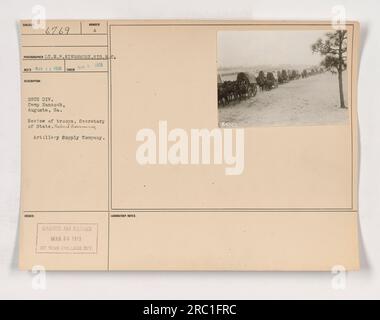 Außenminister Robert Lansing prüft Truppen der Artillery Supply Company im Camp Hancock in Augusta, Georgia. Das Foto wurde im März 1918 von LT. H.P. aufgenommen Kingsmore, Signal Reservekorps. Es wurde zensiert und am 26. März 1913 vom Labor der war College Division veröffentlicht. Stockfoto