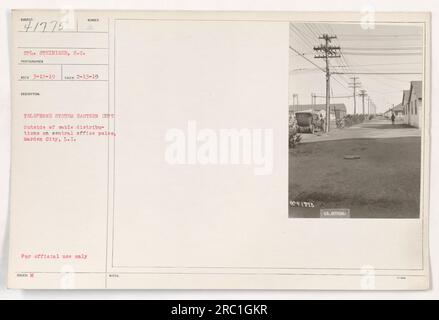 CPL. Steiniger, ein S.C.-Fotograf, fotografiert ein Bild des Telefonnummernsystems des östlichen Ministeriums des US-Militärs. Das Foto zeigt Kabelverteilungen an zentralen Büromasten in Garden City, Long Island. Dieses Bild ist nur für den offiziellen Gebrauch bestimmt. Stockfoto