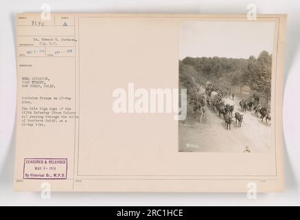 Soldaten der 40% Division, Camp Kearny, San Diego, Kalifornien, werden auf einer 10-tägigen Wanderung durch die Hügel von Südkalifornien gesehen. Dieses Foto, aufgenommen von Sig. R.C. am 2. Mai 1918 zeigt die Jungs der Mile High der 157. Infanterie, die aus Colorado kamen. Das Bild wurde zensiert und am 3. Mai 1918 vom Historischen Br., W.P.D. veröffentlicht Stockfoto
