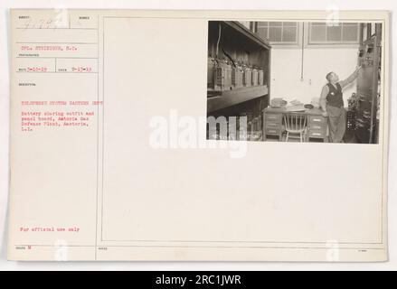 CPL. STEINIGER, S.C., ein Fotograf, machte dieses Foto am 13. Februar 1919 im Gasverteidigungswerk Astoria in Astoria, Long Island. Die Abbildung zeigt ein Batterieladezubehör und eine Schalttafel, die für das Sumber-Telefonsystem im östlichen Departement verwendet werden. Dieses Foto war nur für den offiziellen Gebrauch bestimmt. Stockfoto