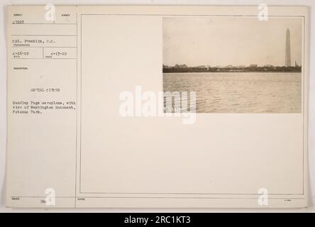 Ein Flugzeug von Handley Page, das über den Potomac Park in Washington, D.C. fliegt und einen klaren Blick auf das Washington Monument bietet. Das Foto wurde am 16. April 1919 aufgenommen und am 13. April 1919 beim Fotografen eingegangen. Das Bild ist Teil der Aerial Circus Serie und hat die Referenznummer SUBJECT 47223 und CPL. Franklin, 8.C. War an seiner Ergreifung beteiligt. Stockfoto