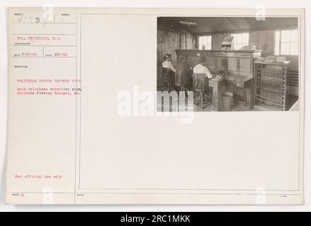 CPL. Steiniger, ein Fotograf, hat dieses Bild am 15. März 1919 in der Telefonzentrale des östlichen Departements von Aberdeen aufgenommen. Das Foto zeigt das Sumber-Telefonsystem. Es war mit der Aufschrift "nur zur amtlichen Verwendung" versehen und erhielt die Nummer 41739. Stockfoto