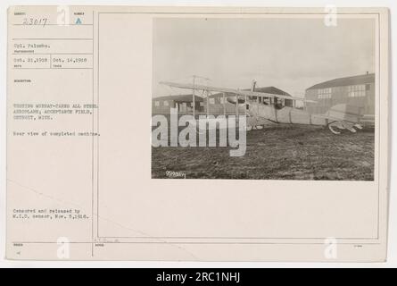 Überschrift: 'Rückansicht des Testflugs eines Murray-Carns-Stahlflugzeugs von CPL. Palumbo auf dem Akzeptanzfeld in Detroit, Michigan. Das Foto, das am 21. Oktober 1918 aufgenommen wurde, zeigt die fertige Maschine. Dieses Bild wurde zensiert und am 5. November 1918 von der M.I.D. Zensur veröffentlicht." Stockfoto