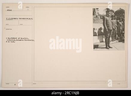 Oberst Findley bei der Einführungszeremonie für das Student Army Training Corps (S.A.T.C.) an der Columbia University in New York. Dieses Foto hat die Nummer 46844 in der Sammlung, aufgenommen von einem Fotografen, dargestellt durch das Symbol A. Weitere Hinweise erwähnen, dass das Foto speziell von Oberst Findley gemacht wurde. Die Beschreibung und die Ausgabedetails des Fotografen beziehen sich ebenfalls auf das Bild. Stockfoto