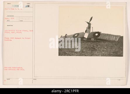 Dieses Bild zeigt Flugzeug 3828 an der Flugschule in Rich Field, Waco, Texas. Das Flugzeug wird durch eine Zwangslandung beschädigt. Das Foto wurde im Dezember 1918 aufgenommen und ist als „nicht zur Veröffentlichung bestimmt“ und nur zur amtlichen Verwendung klassifiziert. Stockfoto