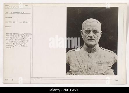 CPL Al Lubatty hat dieses Foto am 27. Januar 1919 aufgenommen. Das Bild zeigt eine Büste von General J.J. Pershing, Oberbefehlshaber der A.E.P., hergestellt von Jo Davidson, einem amerikanischen Bildhauer. Jo Davidson schuf auch die berühmte Statue „France in Arms“. Die Büste befindet sich an der 14 Ave du Maine, Paris, seine, Frankreich. Die Beschreibung entspricht den offiziellen Aufzeichnungen. Notizen sind nicht verfügbar. Stockfoto