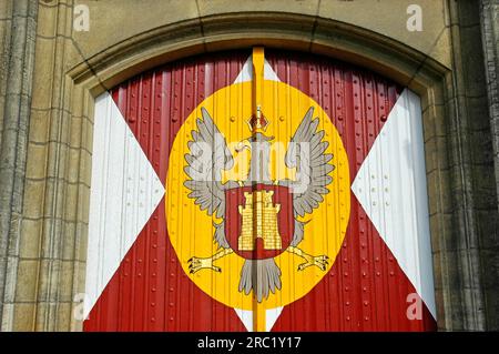 Wappen am Tor, das gotische Rathaus, Middelburg, die Halbinsel Walcheren, Zeeland, Niederlande, Zeeland Stockfoto