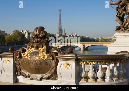 Detail der Brücke Pont Alexandre III über die seine, Eiffelturm, Paris, Frankreich Stockfoto