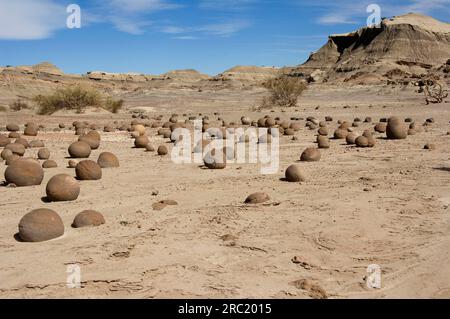 Das Kegelfeld, Valle de Luna, Cancha de Bochas, El Gusano, das Naturschutzgebiet Ischigualasto, Moon Valley, Provinz San Juan, Argentinien Stockfoto