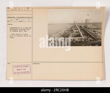 Bauarbeiter bauen ein 4500 Tonnen schweres Stahlbetonschiff in Redwood City, Kalifornien. Das Foto wurde von Fähnrich Jackson aufgenommen und ist Teil einer Serie, die amerikanische Militäraktivitäten während des Ersten Weltkriegs dokumentiert. Das Schiff sollte am 14. März 1918 gestartet werden. Das Bild wurde zensiert und am 19. März 1918 vom Labor der war College Division veröffentlicht. Stockfoto