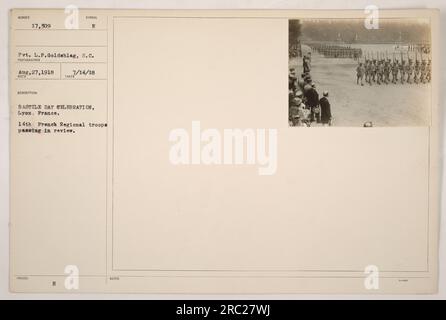 Pvt. L.P. Goldshlag hat dieses Foto am 27. August 1918 während der Feierlichkeiten zum Bastille Day in Lyon, Frankreich, aufgenommen. Das Bild zeigt die 14. französischen Regionaltruppen, die im Rückblick marschieren. Stockfoto