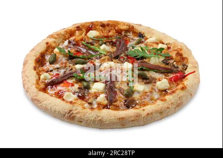 Leckere Pizza mit Sardellen, Rucola und Oliven isoliert auf Weiß Stockfoto