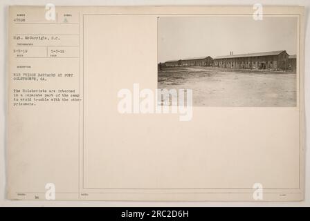 Kriegsgefangenenbaracken in Fort Oglethorpe, Georgia Die Bolschewisten sind in einem separaten Teil des Lagers untergebracht, um Ärger mit den anderen Gefangenen zu vermeiden. Sergeant McGarrigle, S.C. hat dieses Foto am 5. Mai 1919 mit einem Symbol aufgenommen, das am 3. Mai 1919 aufgenommen wurde. Tashkis 45598. Stockfoto