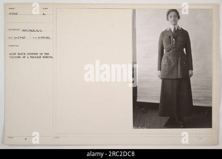 Miss Elsie Gunther trug die Uniform eines Sozialarbeiters im Ersten Weltkrieg Foto von Homer, S.C. 67606. Die Beschreibung gibt an, dass sie am 15. Januar 1920 aufgenommen und am 17. Januar 1920 genehmigt wurde. Das Symbol A ist an das Foto angefügt. Notizen erwähnen ihre Größe. Stockfoto