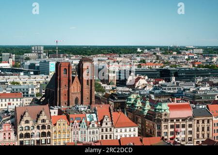 Kathedrale von St. Mary Magdalena in Breslau. Blick von der Aussichtsplattform auf dem Turm der Kirche St. Elisabeth von Ungarn Stockfoto