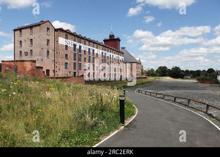 Externe Aufstockung der kürzlichen Restaurierung der Flaxmill Shrewsbury Maltings. Das Gebäude war das weltweit erste Gebäude mit Eisenrahmen. Stockfoto