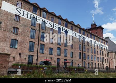 Externe Aufstockung der kürzlichen Restaurierung der Flaxmill Shrewsbury Maltings. Das Gebäude war das weltweit erste Gebäude mit Eisenrahmen. Stockfoto