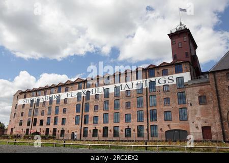 Externe Aufstockung der kürzlichen Restaurierung der Flaxmill Shrewsbury Maltings. Das Gebäude war das weltweit erste Gebäude mit Eisenrahmen. Stockfoto