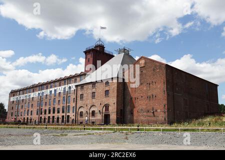 Externe Aufstockung der kürzlichen Restaurierung der Flaxmill Shrewsbury Maltings. Das Gebäude war das weltweit erste Gebäude mit Eisenrahmen. Stockfoto