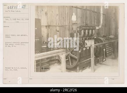 Bildunterschrift: 'Ein General Electric Generator und Motor im Kelly Field in San Antonio, Texas während des Ersten Weltkriegs. Der Generator hat eine Leistung von 43-50 PS, 25 kw und 60 W. Dieses Bild wurde am 23. November 1918 aufgenommen und am 10. Dezember 1918 vom M.I.D.-Zensor übergeben.“ Stockfoto