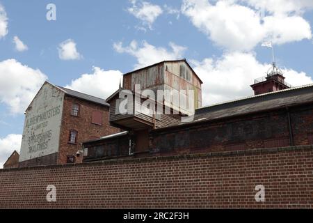 Externe Aufstockung der kürzlichen Restaurierung der Flaxmill Shrewsbury Maltings. Das Gebäude war das weltweit erste Gebäude mit Eisenrahmen. Stockfoto