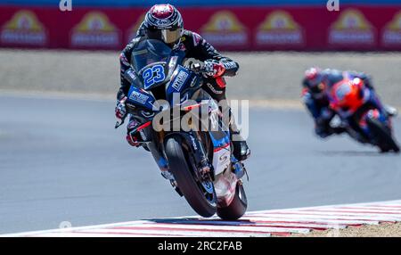 Juli 09 2023 Monterey, CA, U.S.A Corey Alexander(23)wird während der Mission Foods MotoAmerica Superbikes R3 auf dem WeatherTech Raceway Laguna Seca Monterey, CA Thurman James/CSM in die Kurve 4 einbiegen Stockfoto