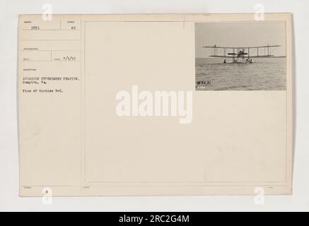 Ein Foto mit einem Curtiss R-6-Flugzeug an der Aviation Experiment Station in Hampton, Virginia. Das Bild wurde am 1. August 1917 aufgenommen. Die Identifikationsnummer des Fotos ist 111-SC-3631, und die Beschreibung legt nahe, dass es vom Fotografen empfangen und katalogisiert wurde. Außerdem wird das Symbol „H“, der Autor „AU THEN“ und die Hinweise enthalten die Zahlen 83431 und A186. Stockfoto