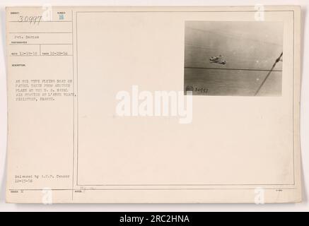 Gefreiter Barnes hat dieses Foto am 29. Oktober 1918 in den USA gemacht Marine Air Station in L'Aber Vrace, Finistere, Frankreich. Das Bild zeigt ein FLIEGENDES BOOT vom Typ BAN HS1 auf Patrouille, aus einer anderen Ebene gesehen. Das Foto wurde von A.E.F. veröffentlicht Zensor am 23. Dezember 1918. Stockfoto