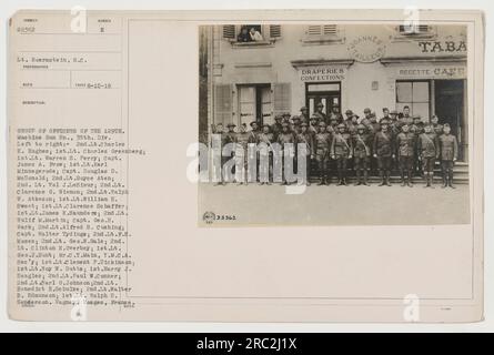 Offiziersgruppe des 129. Maschinengewehrbataillons, 35. Division, auf einem Foto, aufgenommen am 10. August 1918, in Vagney, Vogesen, Frankreich. Von links nach rechts: 2. LT. Charles E. Hughes, 1. LT. Charles Greenberg, 1. LT. Warren S. Perry und mehr. Nummer der fotografischen Beschreibung: 22362. Foto von Lieutenant Boernstein, Signalkorps. Stockfoto
