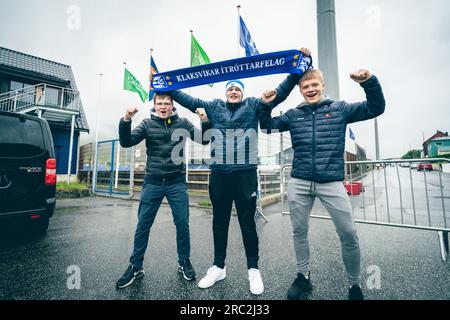 Klaksvik, Färöer. 11. Juli 2023. Fußballfans von Ki werden beim Qualifikationsspiel der UEFA Champions League zwischen Ki und Ferencvaros im Djupumyra Stadium in Klaksvik gesehen. (Foto: Gonzales Photo/Alamy Live News Stockfoto