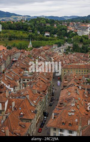 Blick vom Berner Münster über die Altstadt von Bern im Sommer Stockfoto